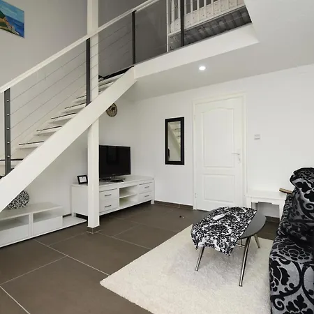 Duplex Oliva 3* تريبينيي