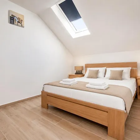 Duplex Oliva شقة فندقية 3*