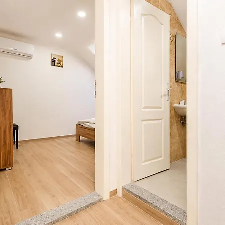 Duplex Oliva 3* تريبينيي